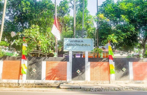 Cilandak House | Luxury Deluxe DBL Retreat W/Free WiFi and Parking