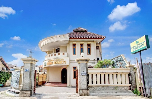 Laweyan House | Luxury Deluxe DBL Retreat W/Free WiFi and Parking