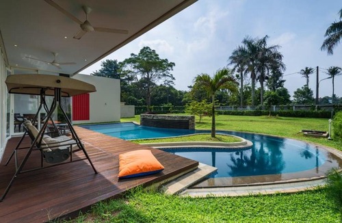 Tajur Halang House | Luxury Tropical Modern House