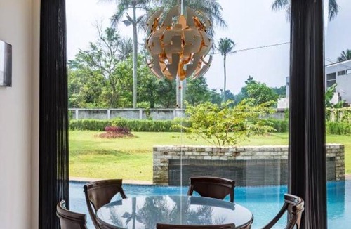Tajur Halang House | Luxury Tropical Modern House