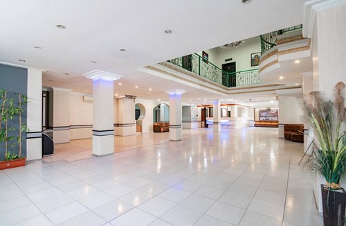 Pekanbaru House | Luxury Twin Stay with Free WiFi and Parking