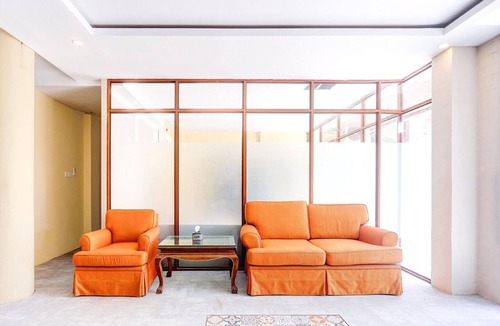 Lubuk Baja House | Luxury Twin Stay with Free WiFi and Parking