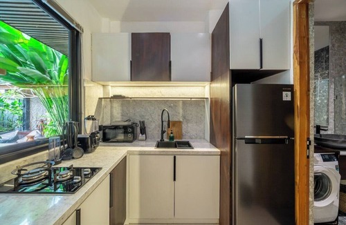Ubud City-Centre House | Modern 1BR Flat in Ubud w Pool, Patio & Kitchen