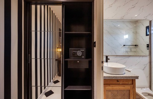 Uluwatu Bed & Breakfast | Modern Studio in the Heart of Uluwatu (no desk)