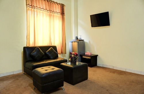 Palembang House | Modern Twin Suite Stay with Free WiFi and Parking