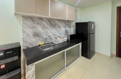 Kesawan Apartment | Neat And Cozy 2Br At The Reiz Condominium Medan