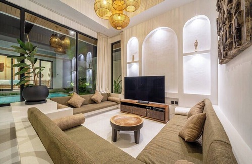 Umalas Villa | New Designer 2BR Villa+Huge Pool+Central Location