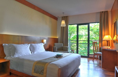 Semarang Hotel | Oak Tree Emerald Hotel & Conventions Semarang