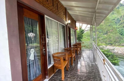 Bukit Lawang Hotel | Orangutan trip Sumatra Rooms