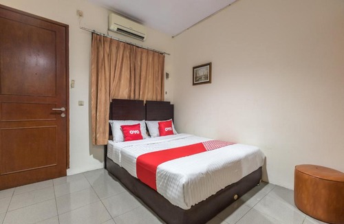 Jakarta Hotel | OYO 1672 Wisma Barkah