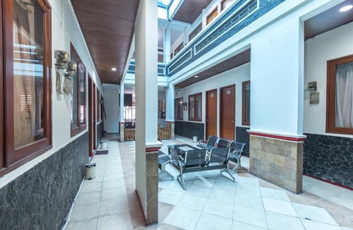 Jakarta Hotel | OYO 1672 Wisma Barkah