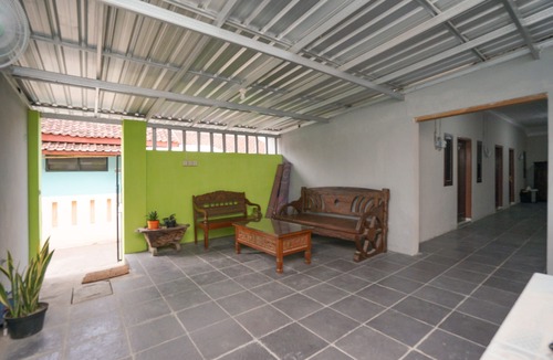 Probolinggo Hotel | OYO 2492 Nindy Homestay