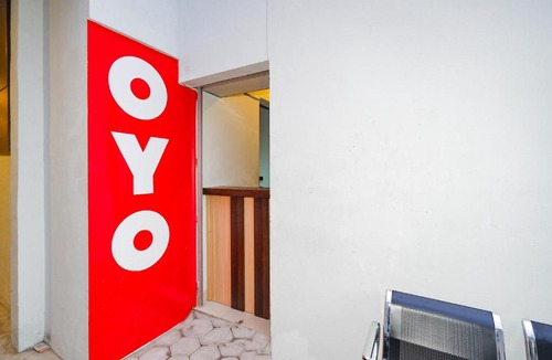 Banjarsari Hotel | OYO 2545 Maddava House