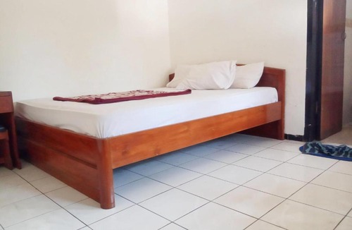 Dinoyo Hotel | OYO 3827 Simpang Neptunus 1 Syariah