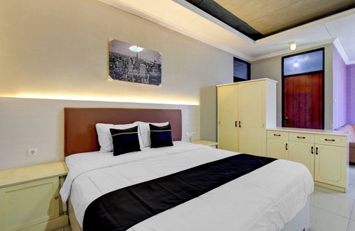 Pekalongan Hotel | OYO 3934 Hotel Istana