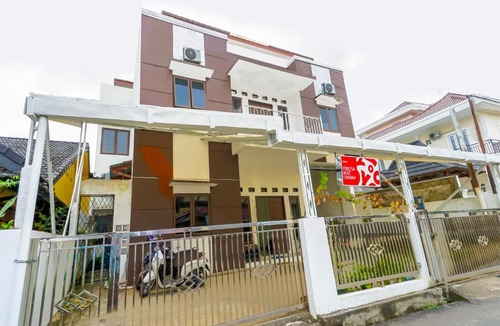 Palembang Hotel | OYO 90595 Ferezsa Kost Syariah