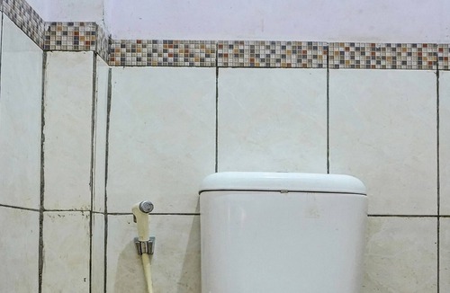 Karawang Timur Hotel | OYO 91796 Guest House Ghalta Syariah
