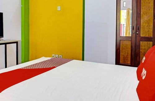Karawang Timur Hotel | OYO 91796 Guest House Ghalta Syariah