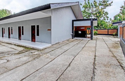 Wonogiri Hotel | OYO 92289 Hotel Aji Kusuma