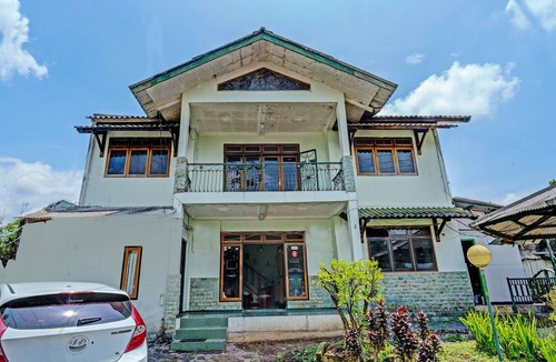 Ciwidey Hotel | OYO 92431 Grand Bintang Guest House