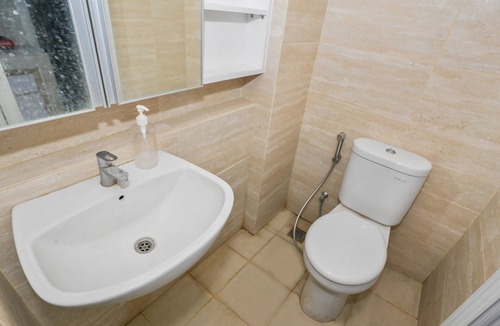 Pinang Hotel | OYO 93447 City Rooms Apartment