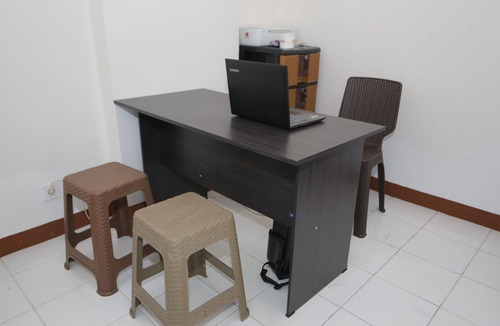 Pekayon Jaya Hotel | OYO 93761 Kemang View By Room 88