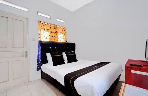 Cisarua Hotel | OYO 95065 Villa Ade