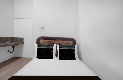 Dinoyo Hotel | OYO 95235 Griya Manisa Homestay Syariah