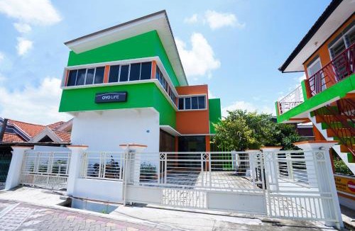 Surabaya Hotel | OYO Life 3078 Kost Putri Made