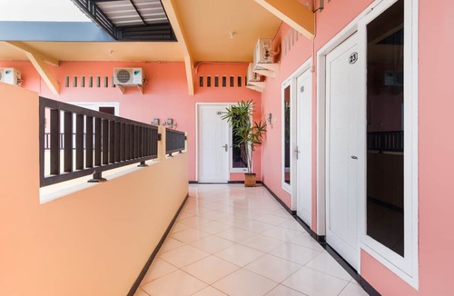 Tuban Hotel | OYO Life 3387 Nakula Homestay Syariah
