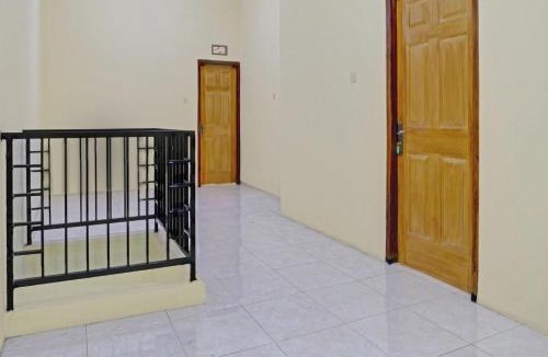 Dinoyo Hotel | OYO Life 90737 Losmen Aini Syariah