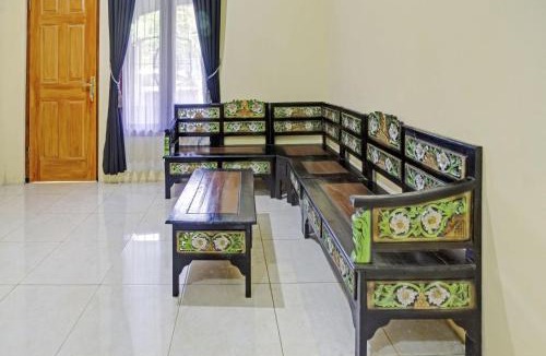 Dinoyo Hotel | OYO Life 90737 Losmen Aini Syariah