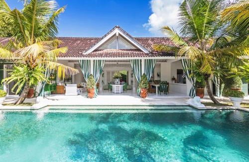 Batubelig Villa | Pineapple Hill 4 Bed Luxury
