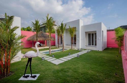 Beraban House | Pink Paradise · Couples Villa · Pool · Canggu
