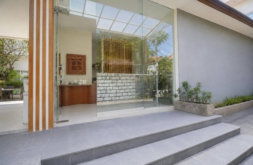 Renon House | Pool Access Suite at The Vinhill Studio