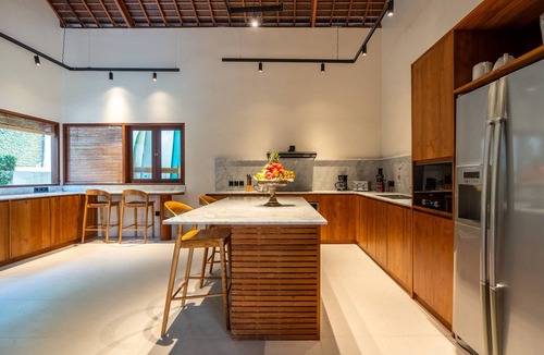 Pererenan Villa | Pool Table Room Large Estate Walk to Beach