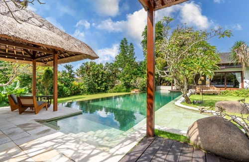 Pererenan Villa | Pool Table Room Large Estate Walk to Beach
