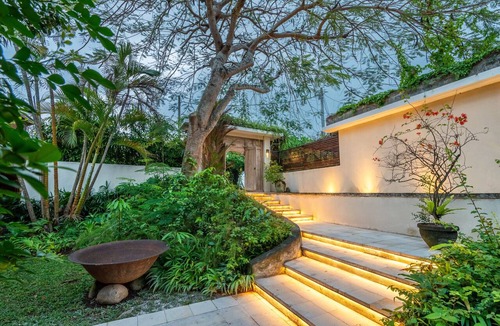 Pererenan Villa | Pool Table Room Large Estate Walk to Beach