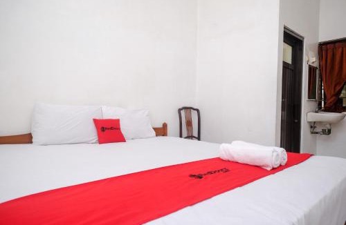 Surakarta Hotel | RedDoorz at H&W Hotel Solo
