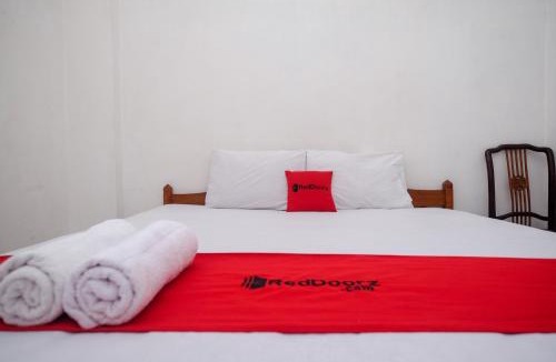 Surakarta Hotel | RedDoorz at H&W Hotel Solo