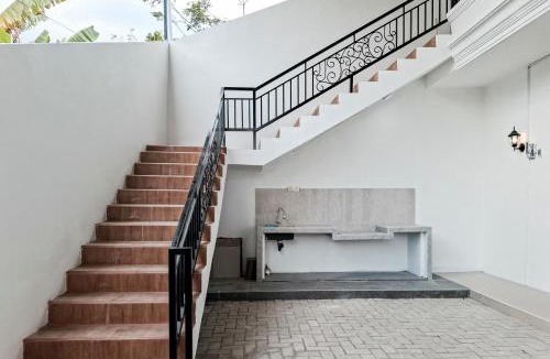 Sragen House | RedDoorz Fortuna Infinity Near Alun Alun Sragen