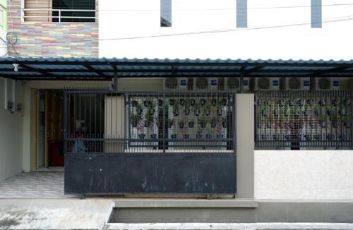 Semarang House | RedDoorz Hostel near Kota Lama Semarang