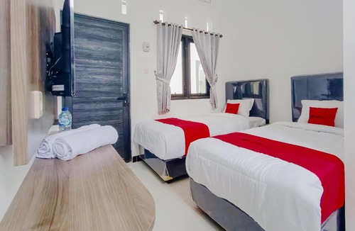 Dieng Hotel | RedDoorz near RSUD Kajen Pekalongan