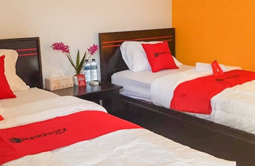 Luwuk Hotel | RedDoorz near RSUD Kota Luwuk