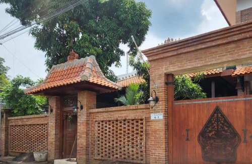 Hargomulyo Hotel | RedDoorz near Stasiun Sragen
