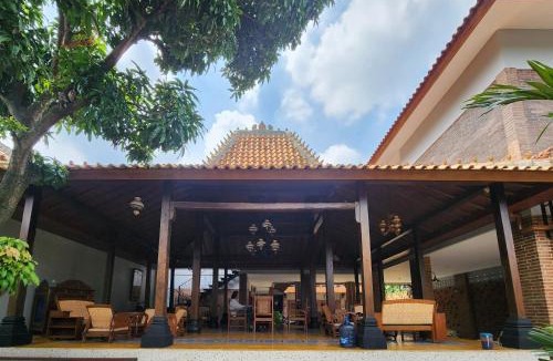 Hargomulyo Hotel | RedDoorz near Stasiun Sragen