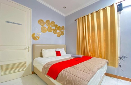 Cipanas Hotel | RedDoorz Near Taman Bunga Nusantara 2