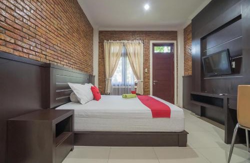 Medan House | RedDoorz Plus near Cambridge City Square 2 Medan