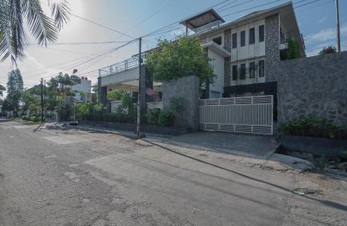 Medan House | RedDoorz Plus near Cambridge City Square 2 Medan