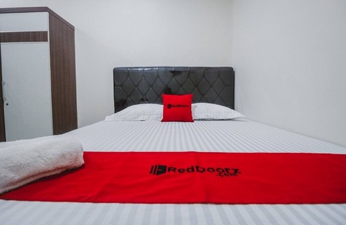 Bendungan Hilir Hotel | RedDoorz Plus near Semanggi